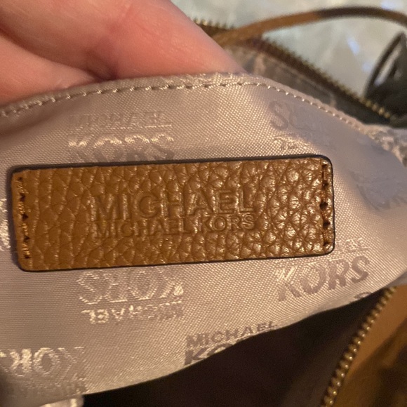 EUC Michael Kors bag and matching large wallet/wristlet - Picture 12 of 17